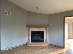 1066 School St in Sun Prairie, WI - Building Photo - Building Photo