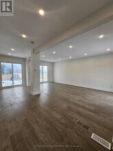 2084 Hunt Crescent in Burlington, ON - Building Photo - Building Photo