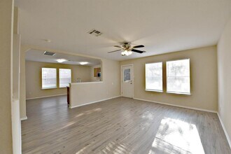 105 Mesa Dr in Leander, TX - Building Photo - Building Photo