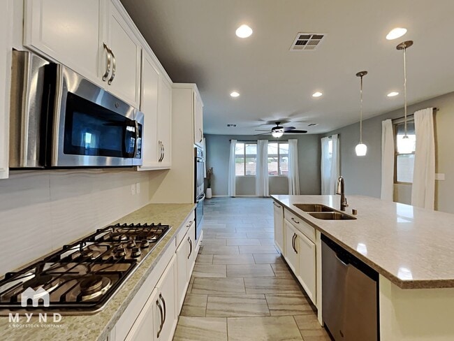 4631 Roger River Ave in Las Vegas, NV - Foto de edificio - Building Photo