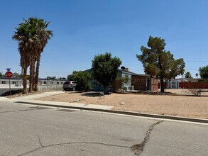 1301 W Langley Ave in Ridgecrest, CA - Foto de edificio - Building Photo