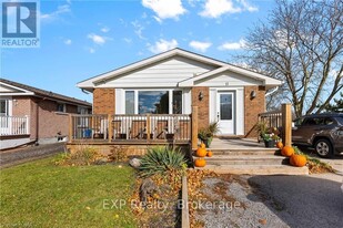 11 Thorncliff Dr