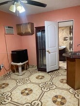 115 NW 193rd St in Miami, FL - Building Photo - Building Photo