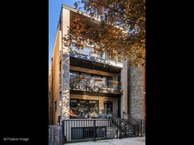 1446 W Chestnut St in Chicago, IL - Building Photo