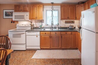 58 Harvey Rd in Londonderry, NH - Building Photo - Building Photo
