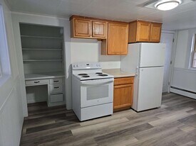 220 Main St in Claremont, NH - Building Photo