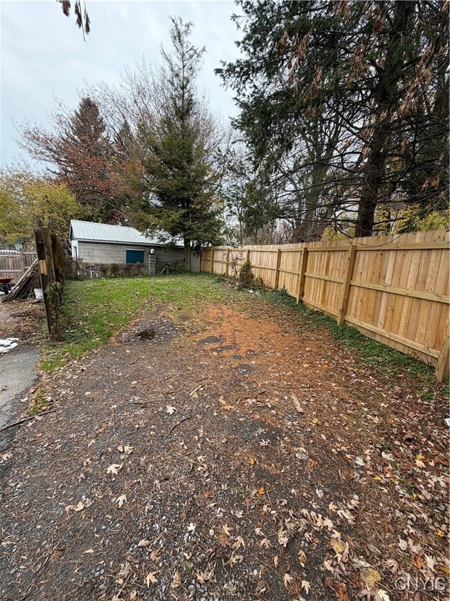 432 W Mullin St in Watertown, NY - Building Photo - Building Photo