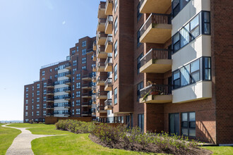 Seal Harbor Condominiums in Winthrop, MA - Foto de edificio - Building Photo