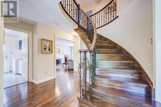 520 Blenheim Cres in Oakville, ON - Building Photo - Building Photo