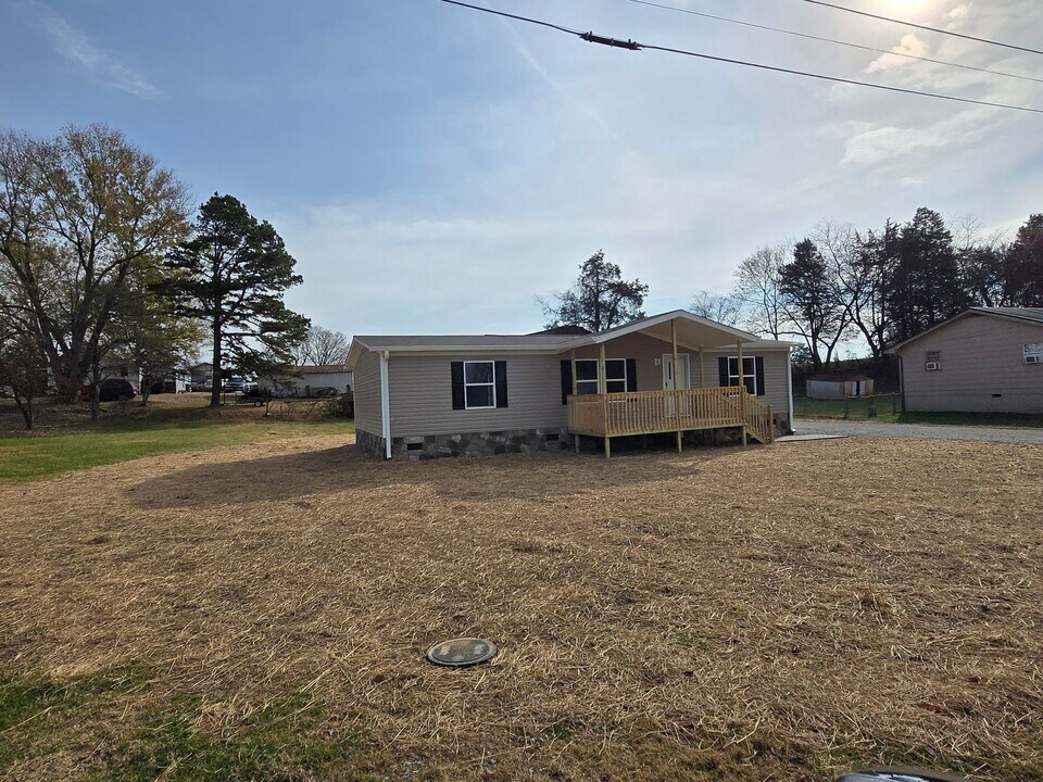 25 Woodside Cir in Mosheim, TN - Building Photo