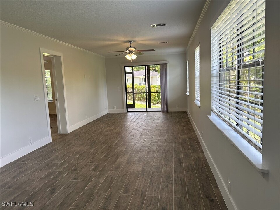 5278 Treetops Dr in Naples, FL - Building Photo