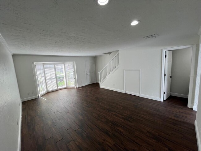 301 S Bungalow Park Ave in Tampa, FL - Building Photo - Building Photo