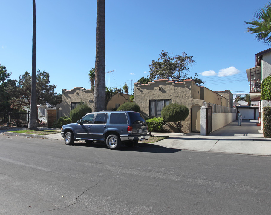 1227 N Commonwealth Ave in Los Angeles, CA - Building Photo