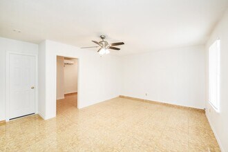 1005 Andrew Ave in Laredo, TX - Building Photo - Building Photo