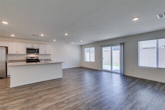 2646 Snapdragon Fls Ave in North Las Vegas, NV - Building Photo - Building Photo