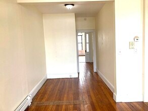 132 Griffith St in Jersey City, NJ - Building Photo - Building Photo