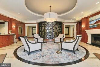 8220 Crestwood Heights Dr in McLean, VA - Building Photo - Building Photo