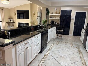 1156 Oakes Blvd in Naples, FL - Building Photo - Building Photo