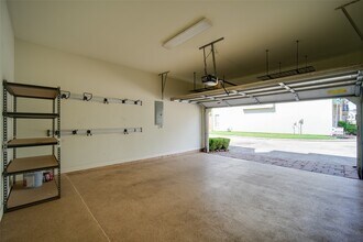 9147 Lago Crest Dr in Houston, TX - Building Photo - Building Photo