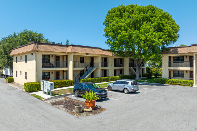 Lucerne Ave Garden Condominiums