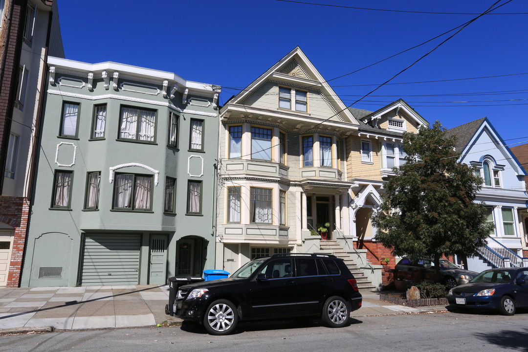 1233 10th Ave in San Francisco, CA - Building Photo