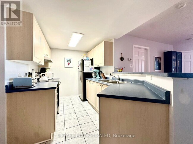 310 Central Park Dr in Ottawa, ON - Building Photo - Building Photo