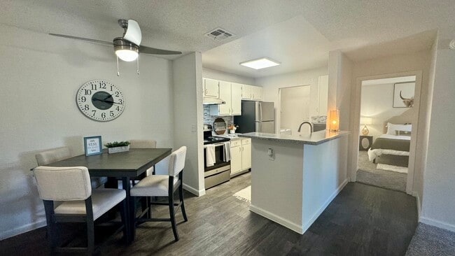 Silver Stream Apartments in Las Vegas, NV - Building Photo - Building Photo