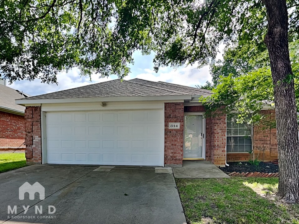 814 Palomino Dr in Euless, TX - Building Photo