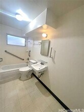 1046 Wong Ho Ln in Honolulu, HI - Building Photo - Building Photo