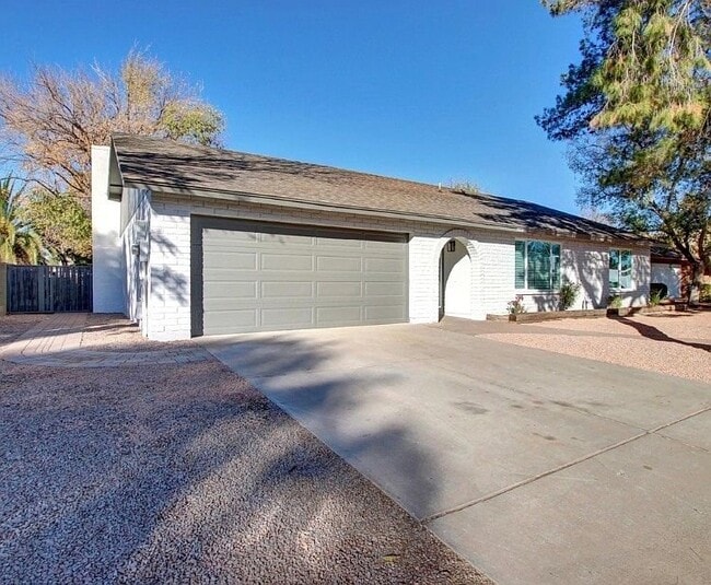 property at 904 W Monte Ave