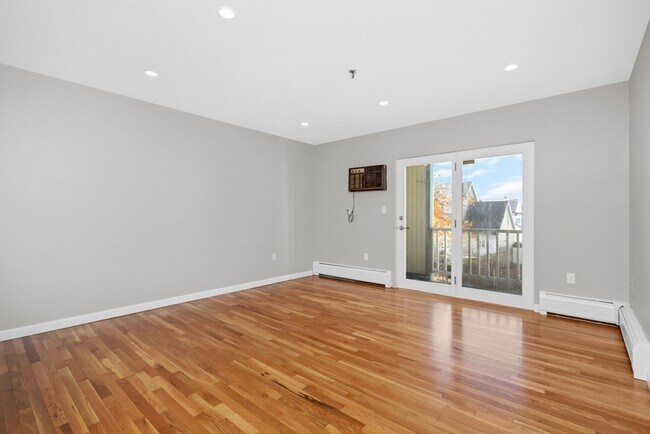 38 Carter St, Unit 208 in Everett, MA - Building Photo - Building Photo
