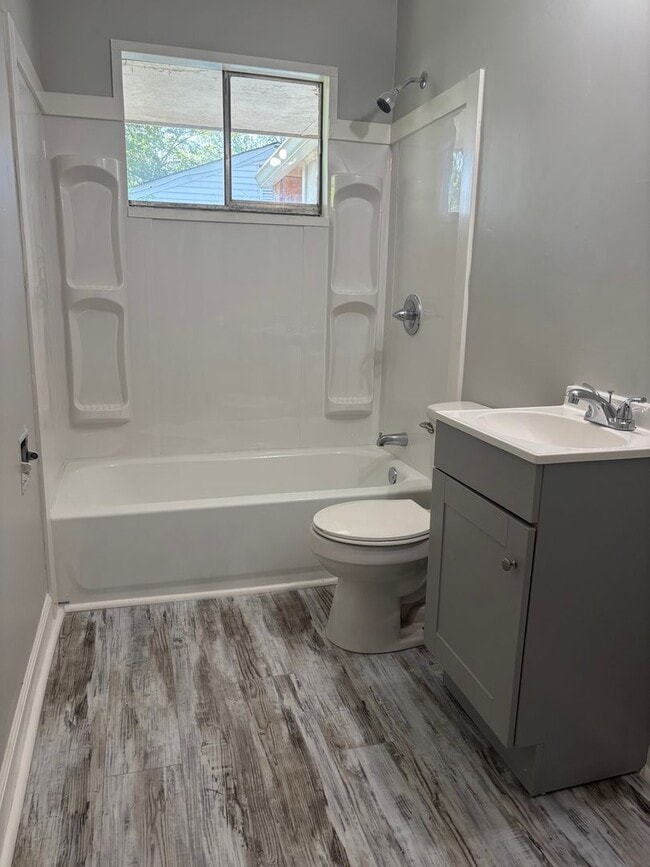 property at 1010 N Larchmont Dr