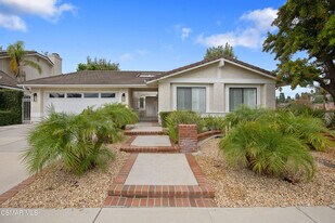 13893 Christian Barrett Dr in Moorpark, CA - Building Photo