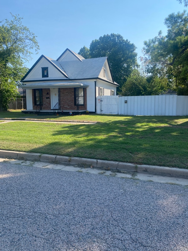 property at 309 N Louisa Ave