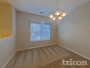 1421 Highgrove Way in Atlanta, GA - Foto de edificio - Building Photo