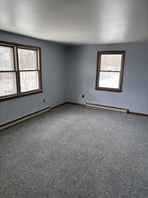 325 Main St, Unit 1 in Winthrop, ME - Building Photo - Building Photo
