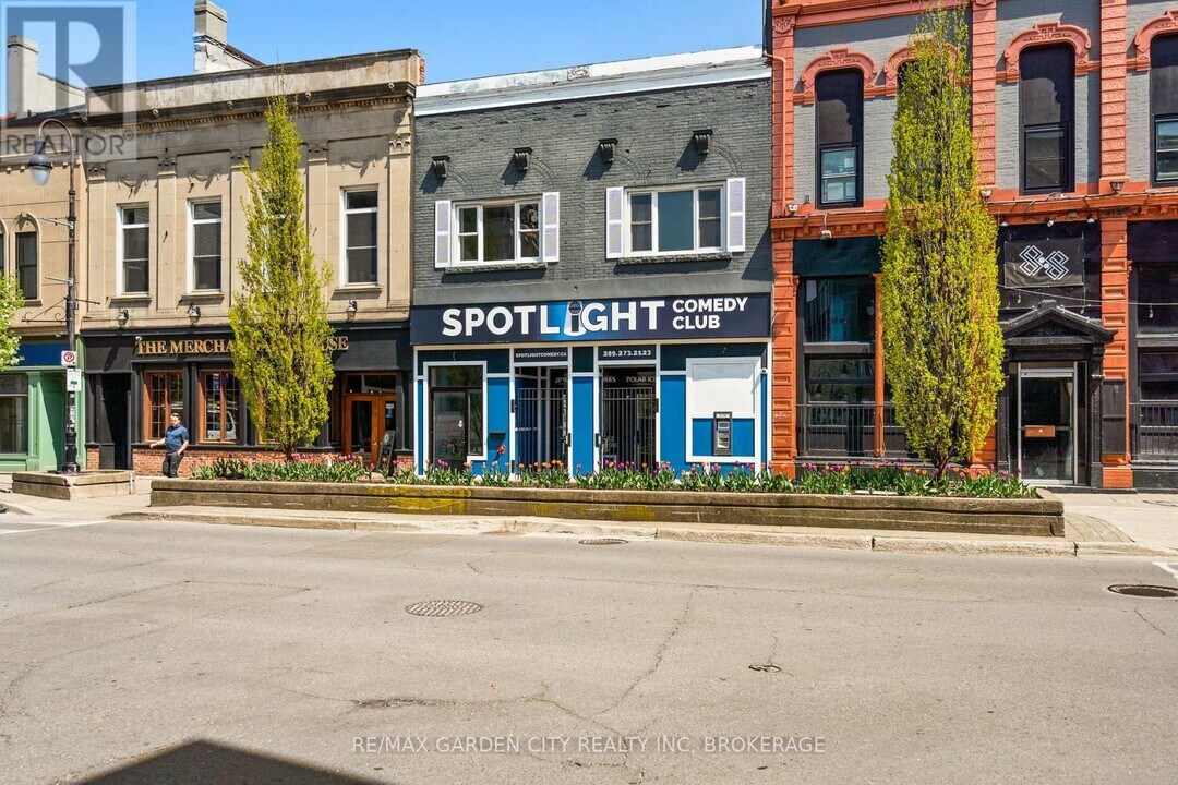 90 St Paul St in St Catharines, ON - Building Photo