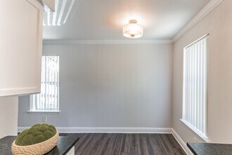 The Addison Apartments in Dallas, TX - Foto de edificio - Building Photo