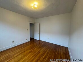 11 Scottfield Rd in Boston, MA - Foto de edificio - Building Photo