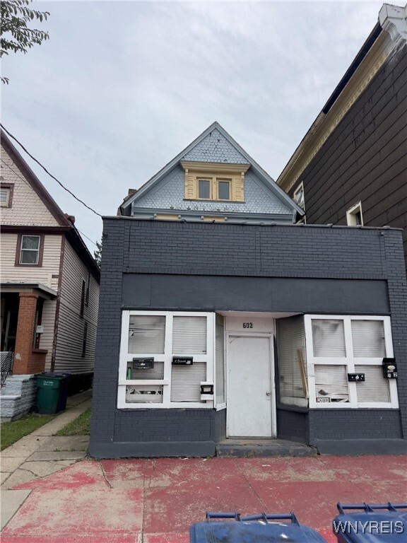 property at 602 West Ave