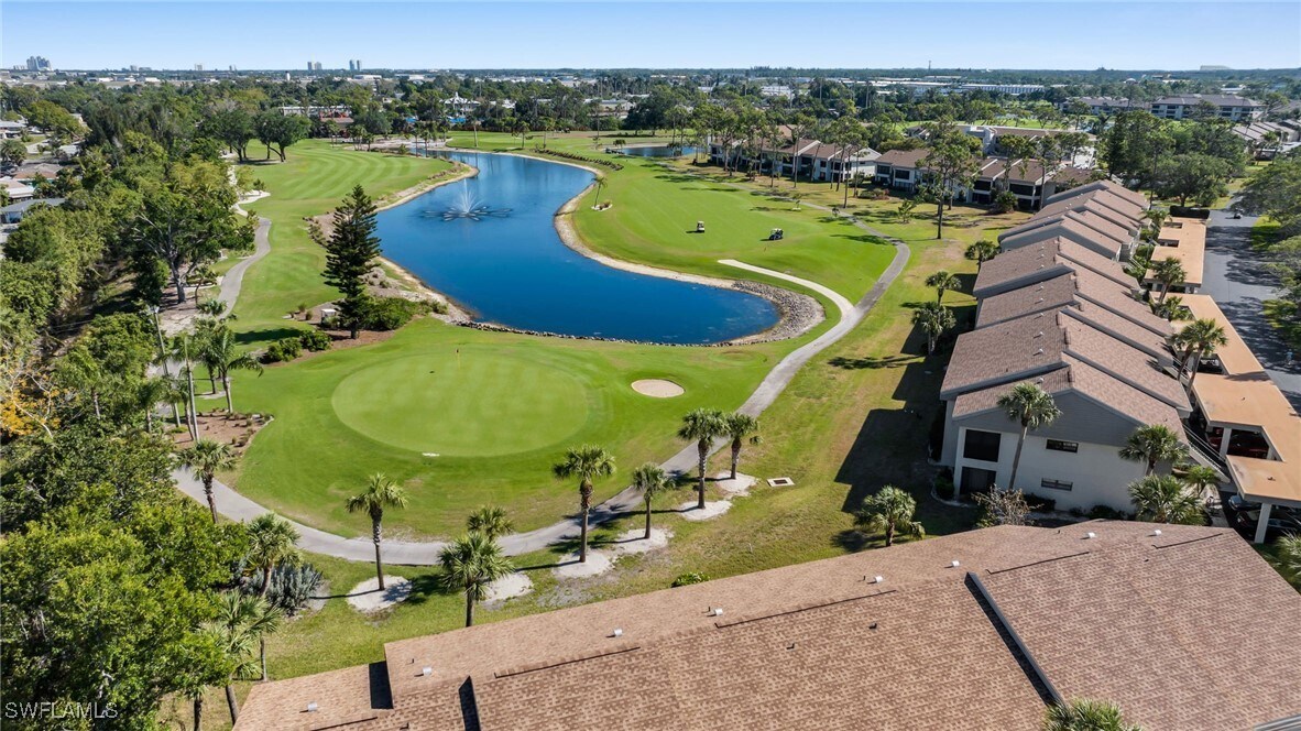 5625 Trailwinds Dr in Ft. Myers, FL - Building Photo