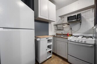 247 W 29th St in New York, NY - Building Photo - Building Photo