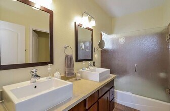 5660 Belleza Dr in Pleasanton, CA - Foto de edificio - Building Photo