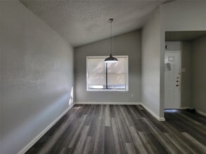 10315 Limestone Dr in Dallas, TX - Foto de edificio - Building Photo