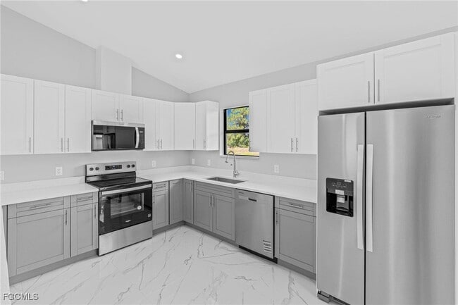 633 Windermere Dr in Lehigh Acres, FL - Building Photo - Building Photo