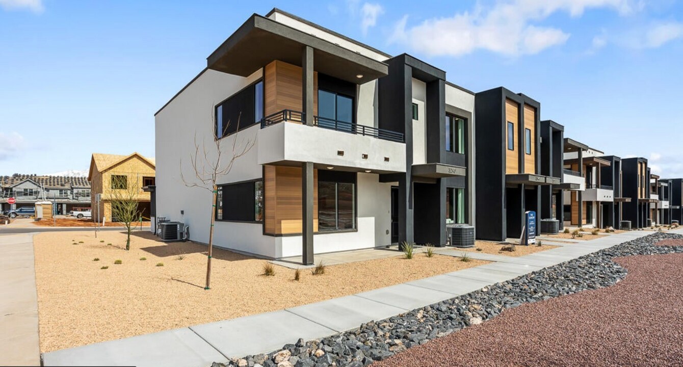 3222 Elkhorn Ln in Washington, UT - Building Photo