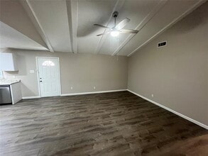 525 Oxford Park in Garland, TX - Foto de edificio - Building Photo