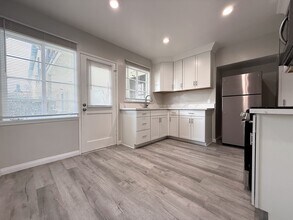 5670 San Vicente Blvd, Unit #2 in Los Angeles, CA - Building Photo - Building Photo