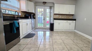2306 W St Joseph St in Tampa, FL - Building Photo - Building Photo