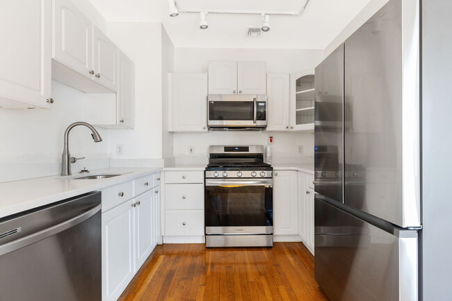 46 Cameron St, Unit 42 #2 in Brookline, MA - Building Photo - Building Photo